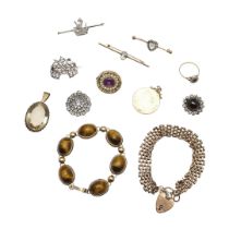 A QUANTITY OF JEWELLERY.