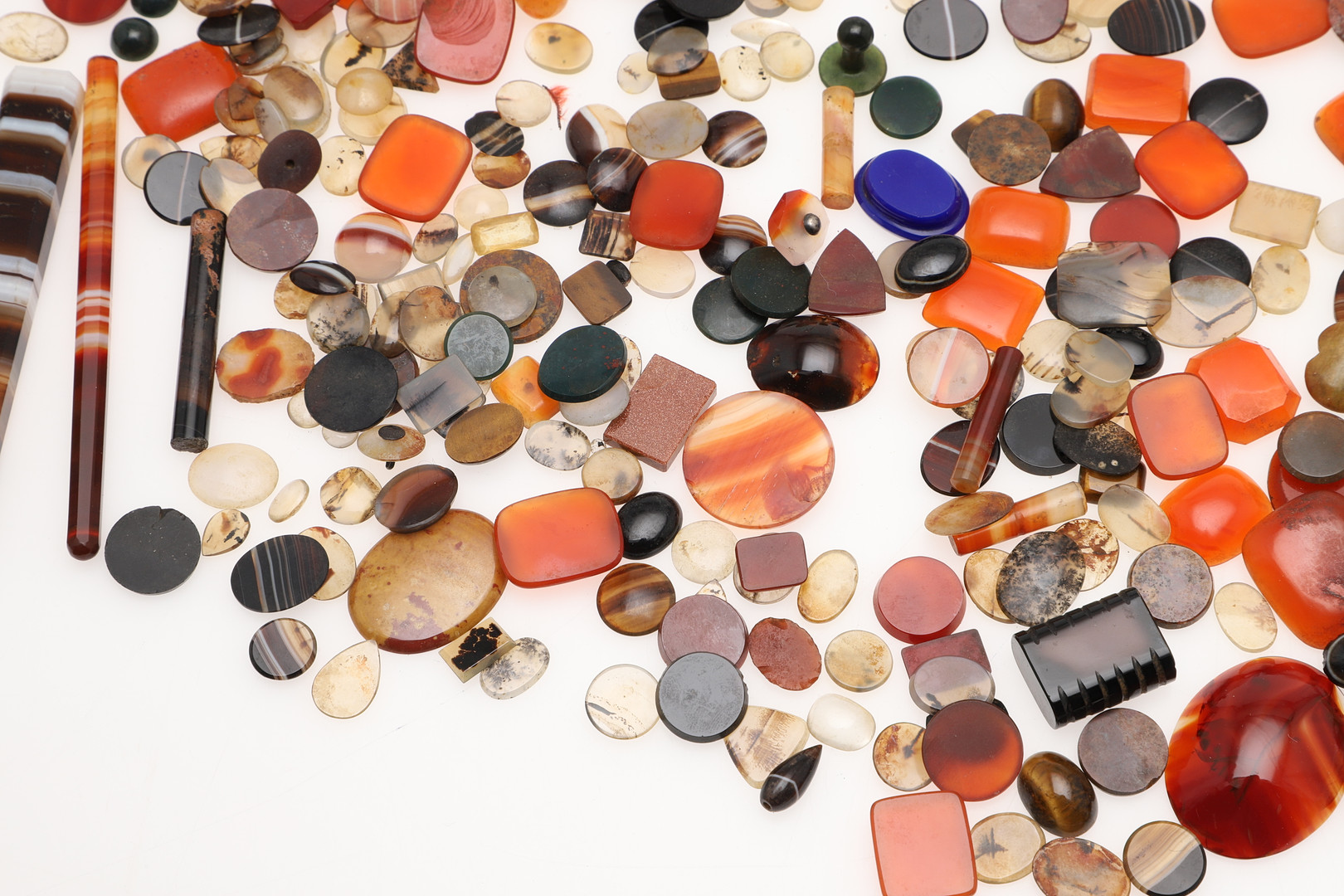 A QUANTITY OF ASSORTED HARDSTONES. - Image 8 of 11