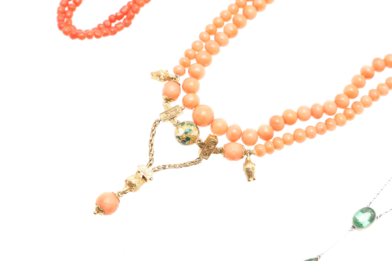 A SINGLE ROW CORAL BEAD NECKLACE. - Image 2 of 8