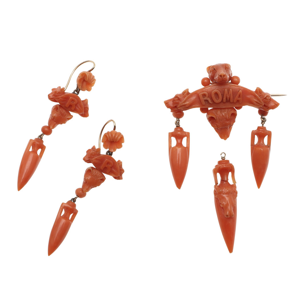 A VICTORIAN CARVED CORAL BROOCH AND A PAIR OF DROP EARRINGS.