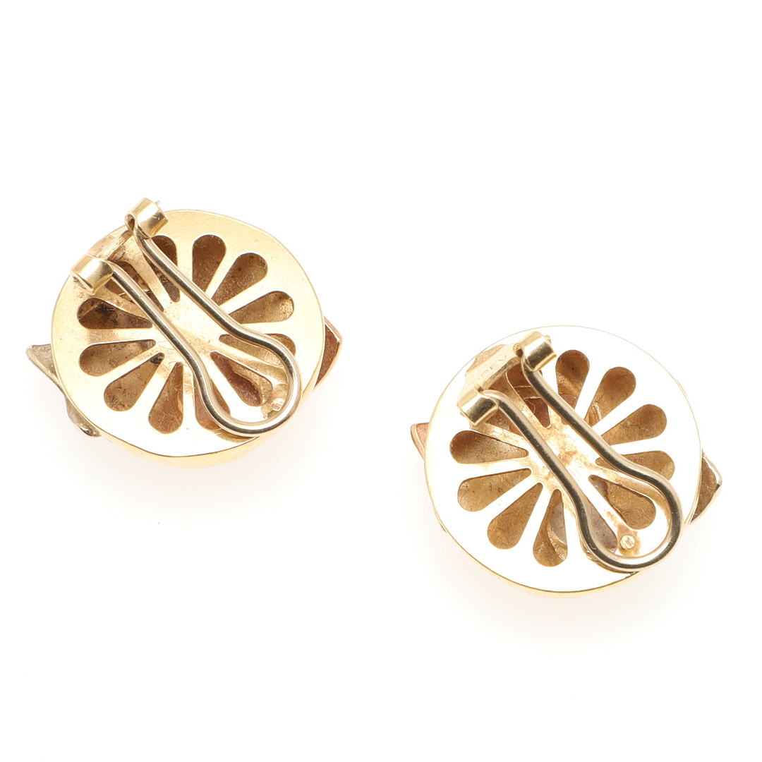 A PAIR OF 18CT THREE COLOUR GOLD EARRINGS. - Image 2 of 3