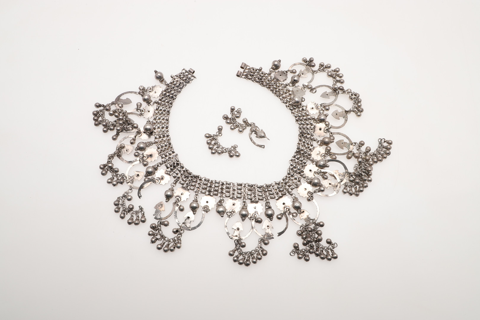A QUANTITY OF JEWELLERY. - Image 15 of 18