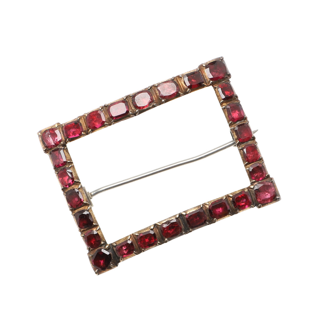 A GEORGIAN GARNET SET FRAME BROOCH.