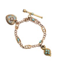 AN EDWARDIAN 9CT GOLD, TURQUOISE AND PEARL SET BRACELET.