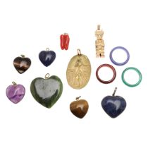 A QUANTITY OF JEWELLERY.