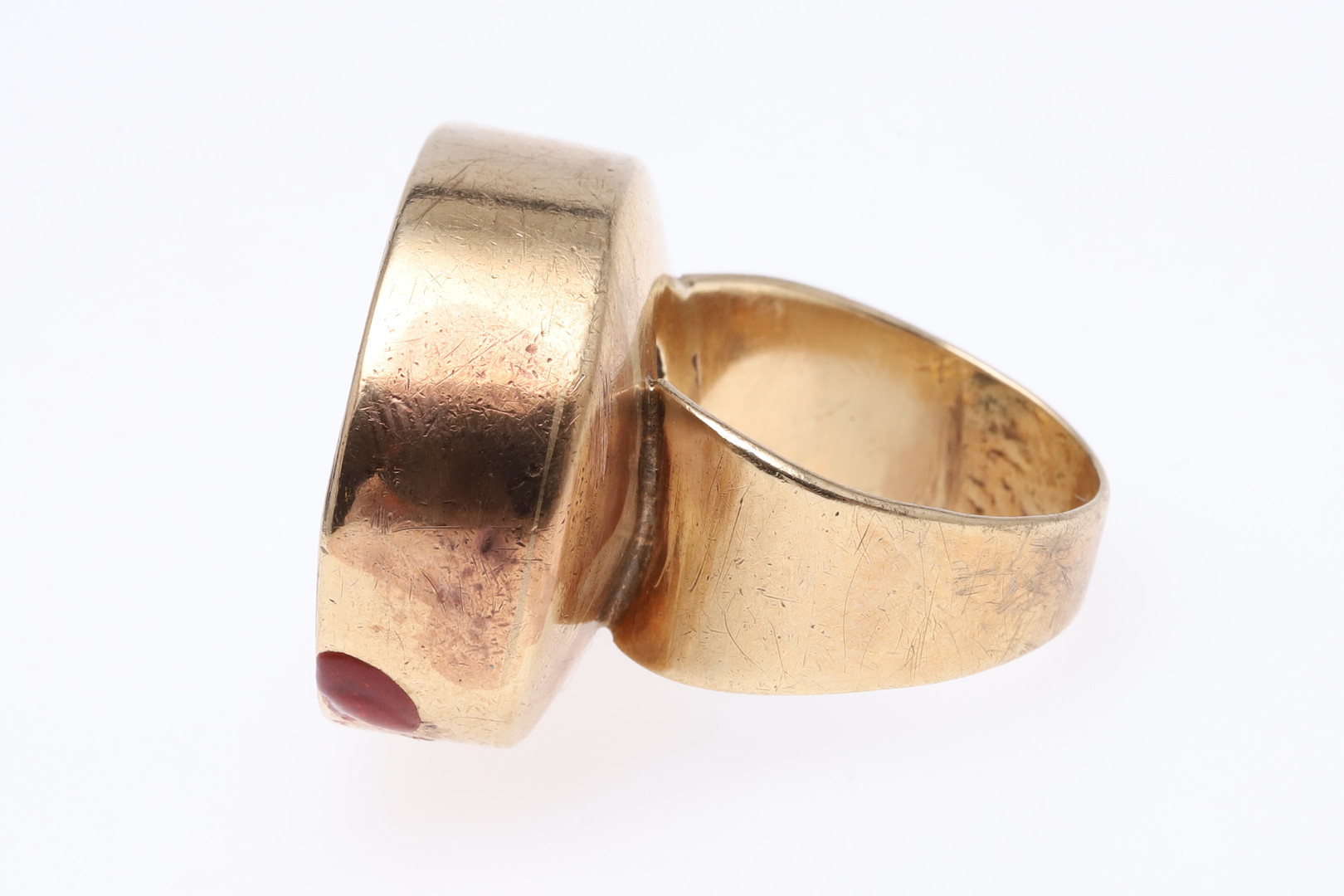 A TASSIE AND GOLD RING. - Image 3 of 6