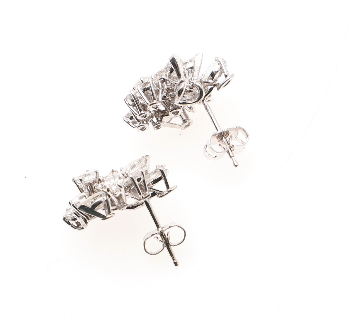 A PAIR OF DIAMOND CLUSTER EARRINGS. - Image 3 of 3