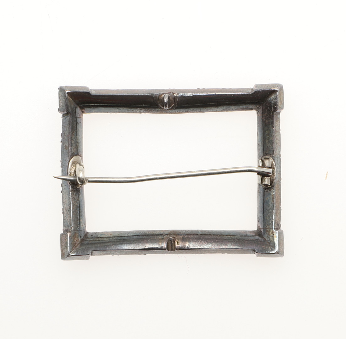 A GEORGIAN GARNET SET FRAME BROOCH. - Image 2 of 2