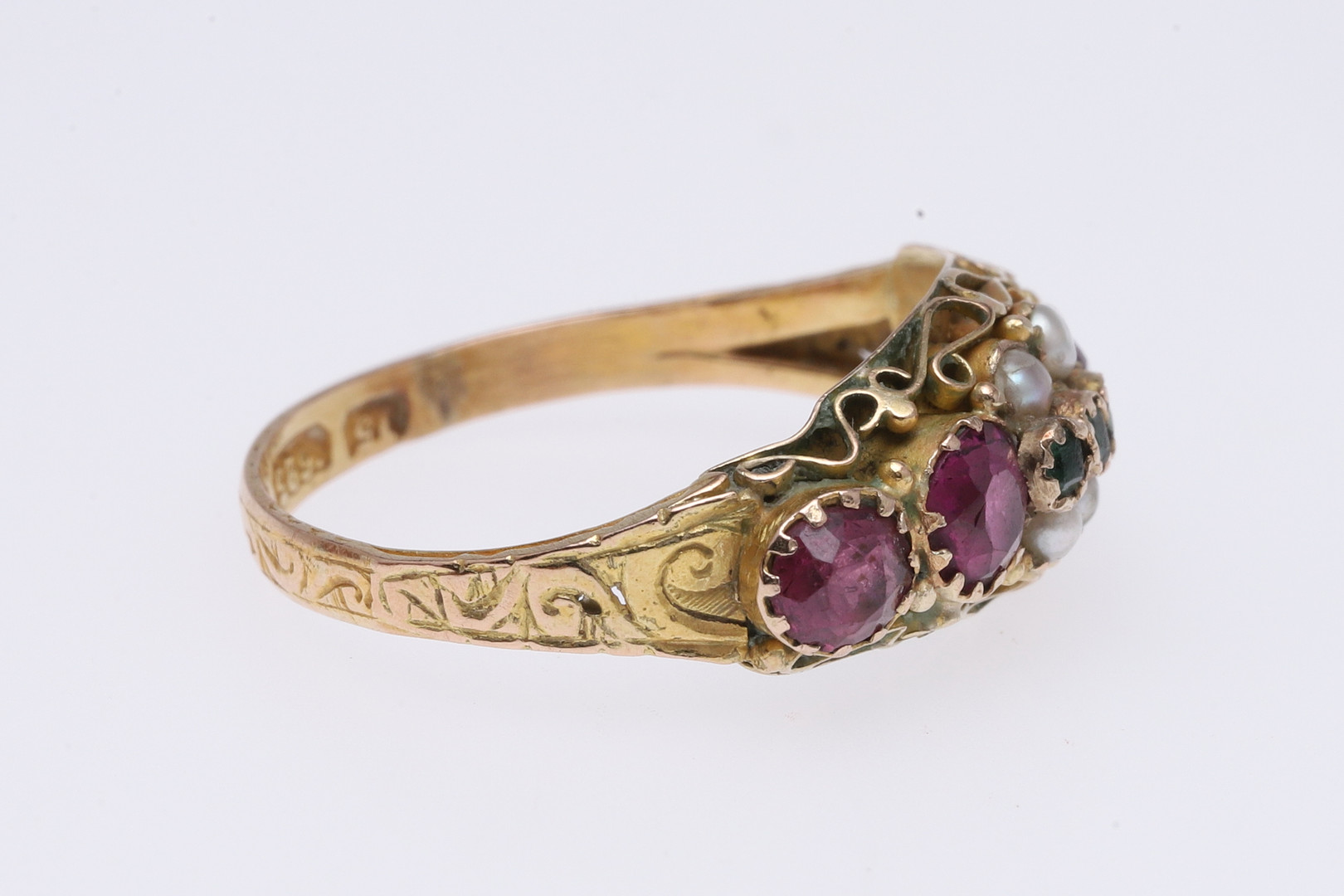 A VICTORIAN GARNET, EMERALD AND PEARL RING. - Image 4 of 5