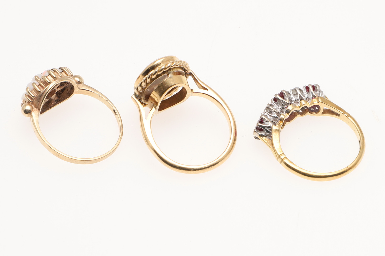 EIGHT ASSORTED RINGS. - Image 6 of 8