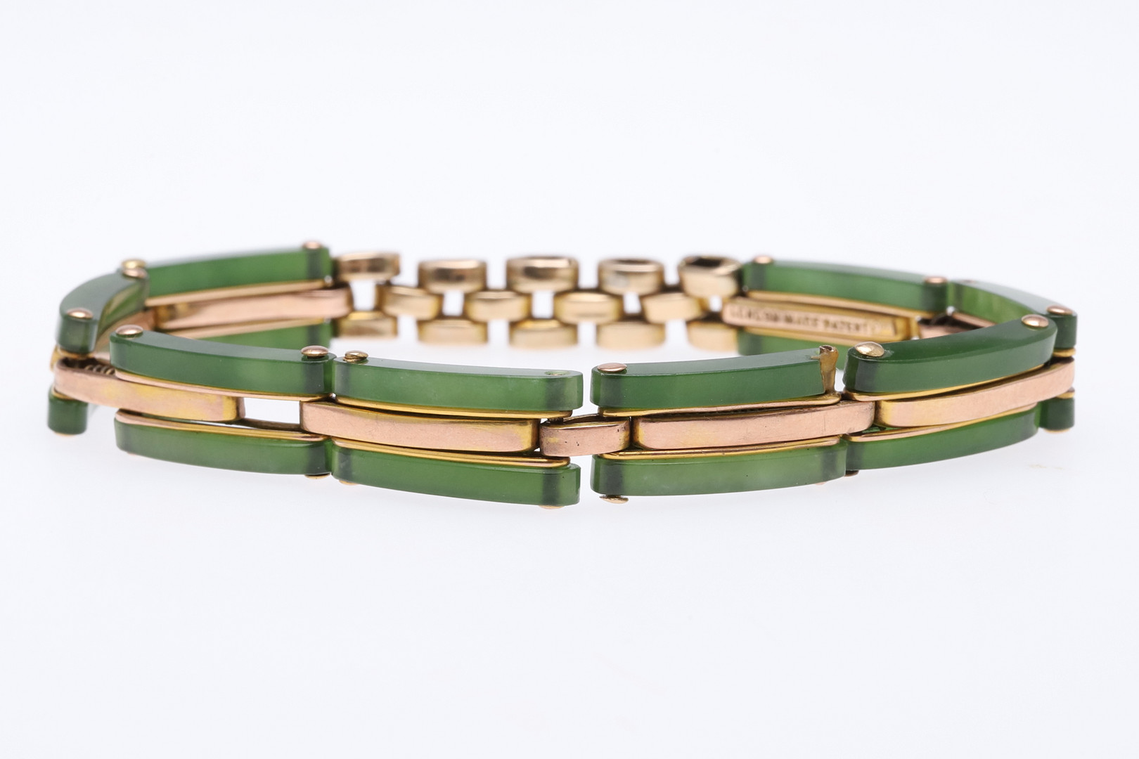 A JADE AND GOLD BRACELET. - Image 2 of 4