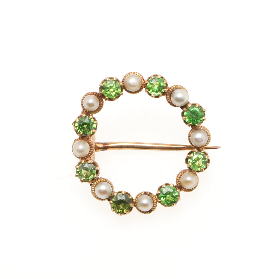 A DIAMOND AND PEARL CIRCLE BROOCH. - Image 2 of 10