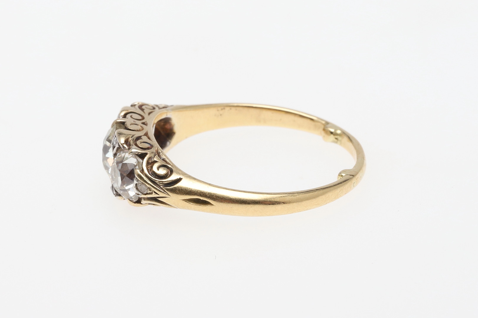 A VICTORIAN DIAMOND THREE STONE RING. - Image 2 of 5