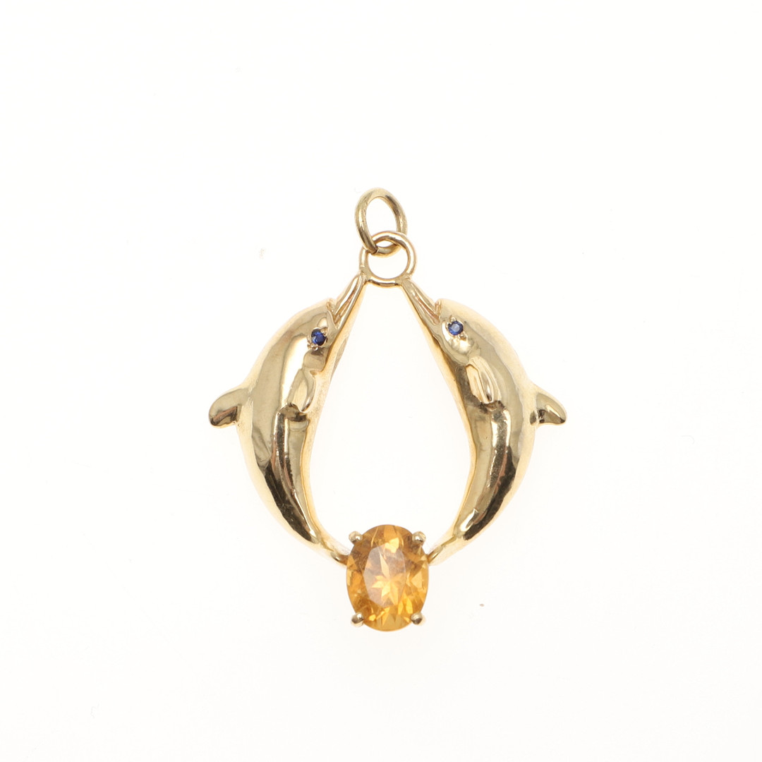 A 9CT GOLD AND GEM SET DOLPHIN PENDANT BY HARRIET GLEN.