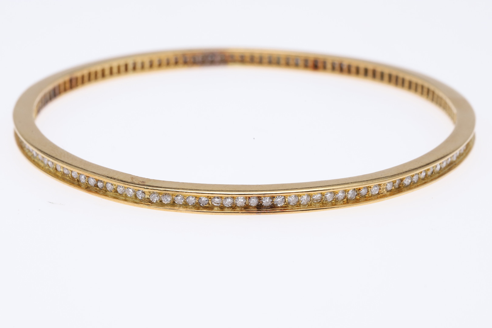 A DIAMOND AND GOLD BANGLE. - Image 2 of 4