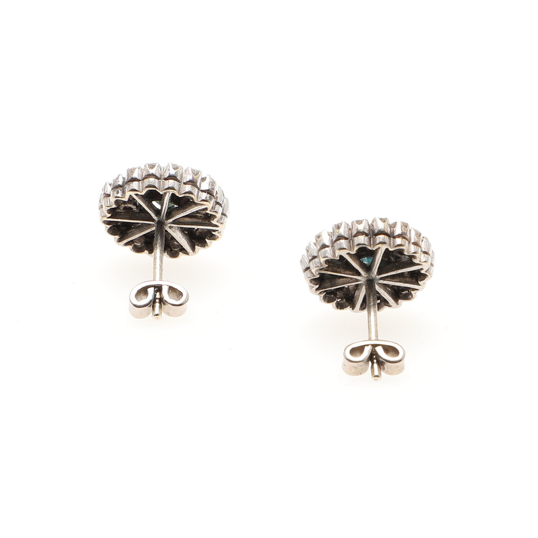 A PAIR OF SAPPHIRE AND DIAMOND CLUSTER STUD EARRINGS. - Image 2 of 3