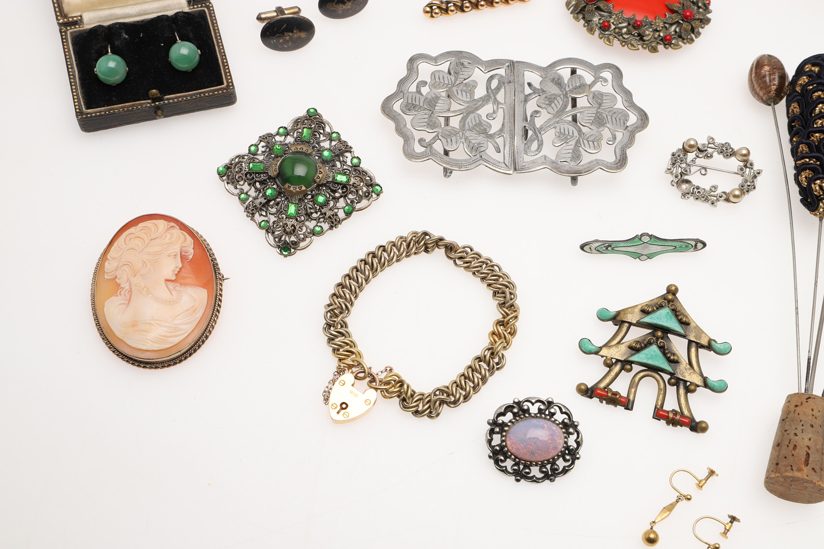 A QUANTITY OF JEWELLERY. - Image 12 of 13