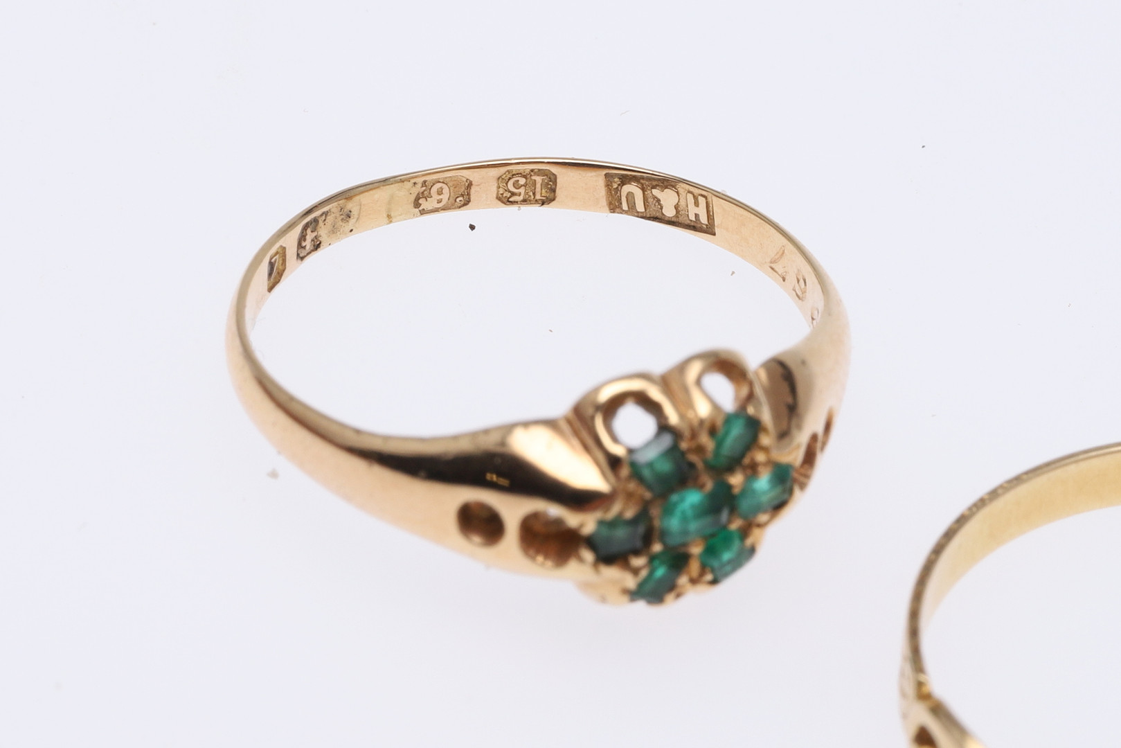 AN EMERALD CLUSTER RING. - Image 4 of 5