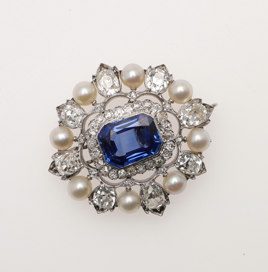 A SAPPHIRE AND NATURAL PEARL PENDANT, CONVERTING INTO A BRACELET AND A BROOCH. - Image 2 of 13