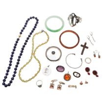 A QUANTITY OF JEWELLERY.