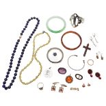 A QUANTITY OF JEWELLERY.