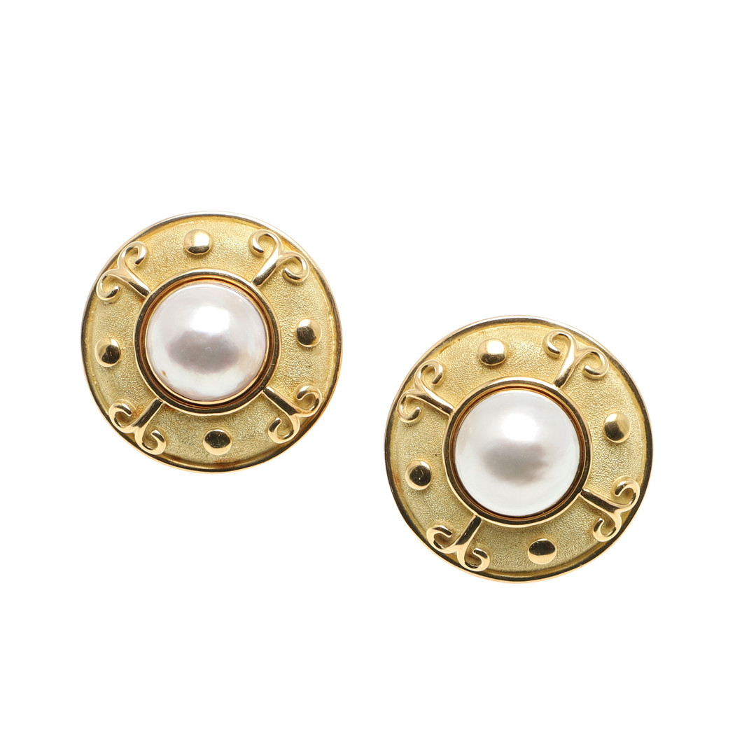 A PAIR OF MABE PEARL AND 18CT GOLD EARRINGS.