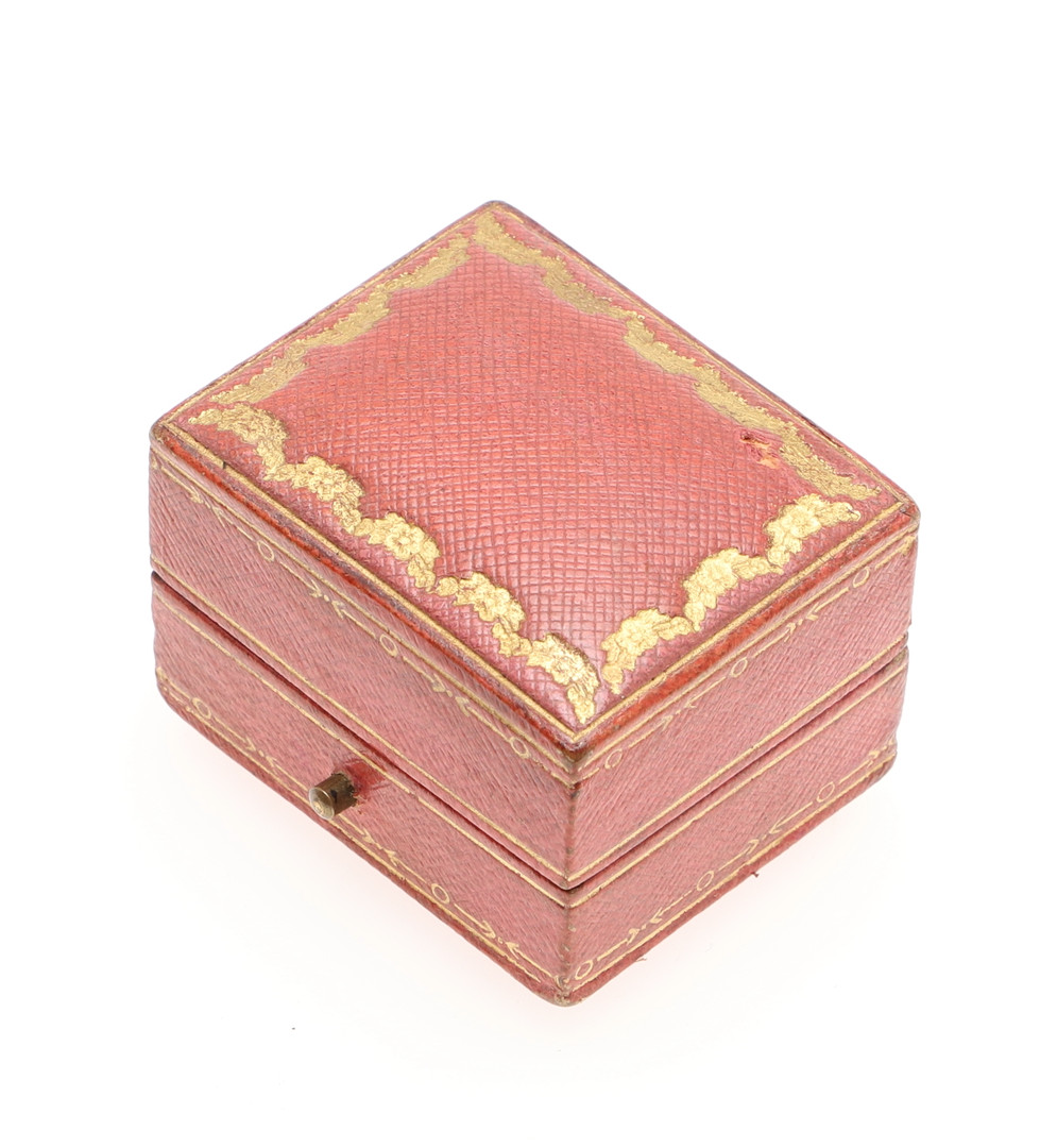 AN ANTIQUE RED LEATHER EARRING JEWELLERY BOX BY CARTIER. - Image 2 of 4