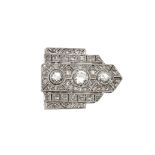 AN ART DECO DIAMOND CLIP BROOH.