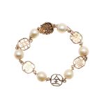 A CHINESE 14CT GOLD AND CULTURED PEARL BRACELET.