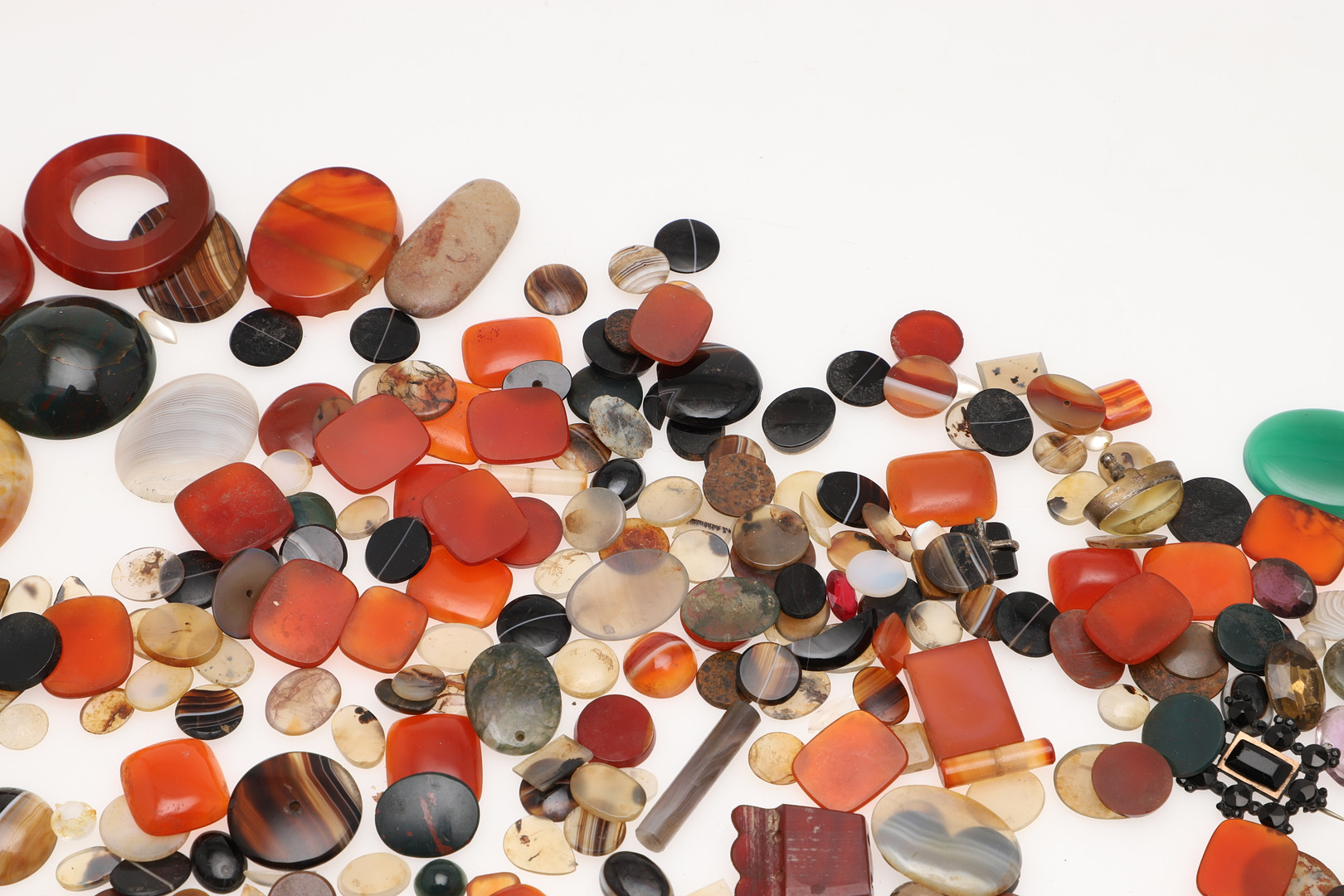 A QUANTITY OF ASSORTED HARDSTONES. - Image 3 of 11