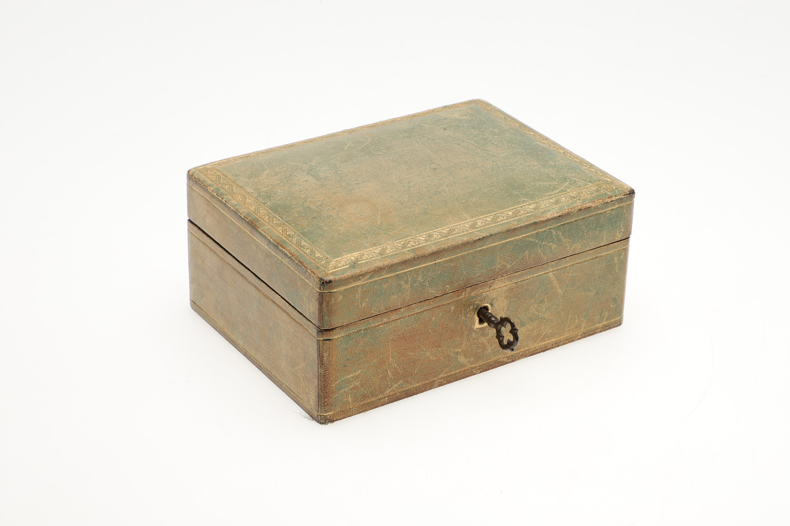 A GREEN LEATHER JEWELLERY CASE CONTAINING VARIOUS ITEMS OF JEWELLERY. - Image 14 of 14