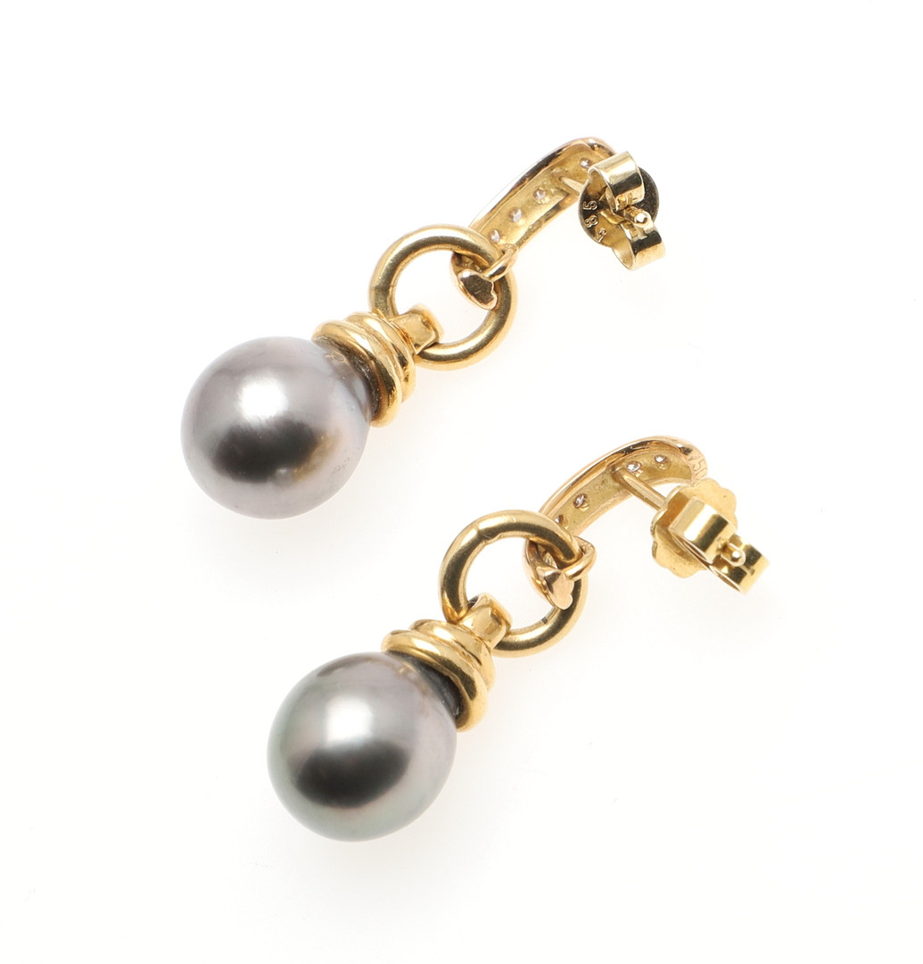 A SINGLE ROW CULTURED PEARL NECKLACE. - Image 6 of 10