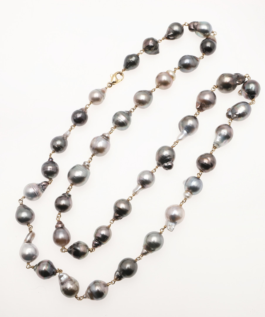 A SINGLE ROW CULTURED PEARL NECKLACE. - Image 2 of 10