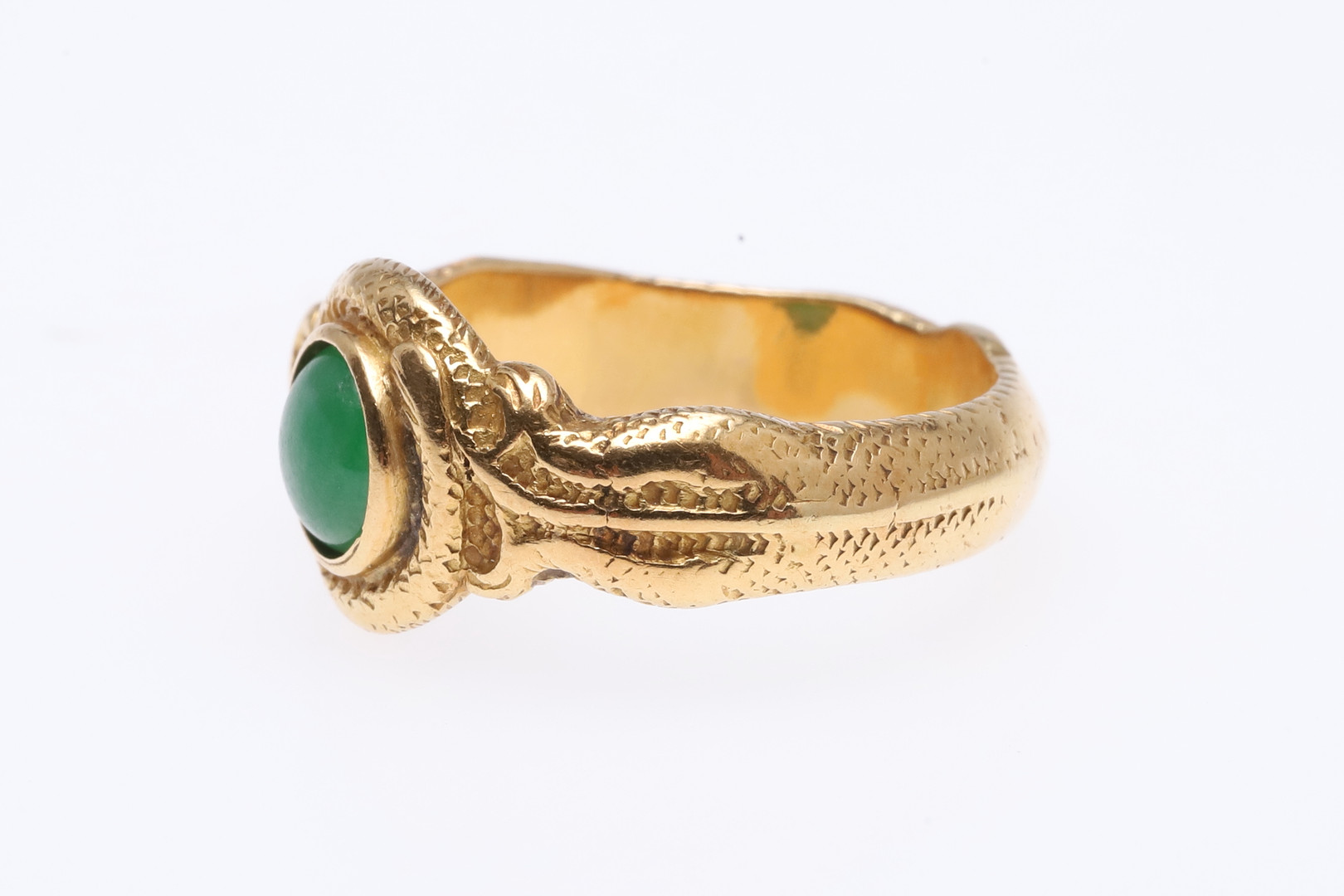 A JADE AND GOLD DRAGON RING. - Bild 2 aus 5