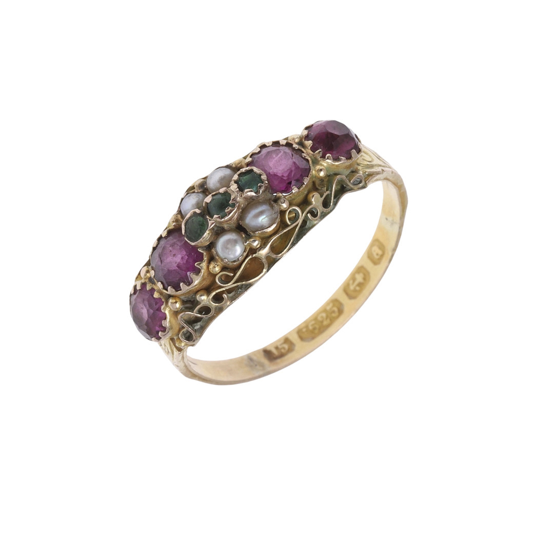 A VICTORIAN GARNET, EMERALD AND PEARL RING.
