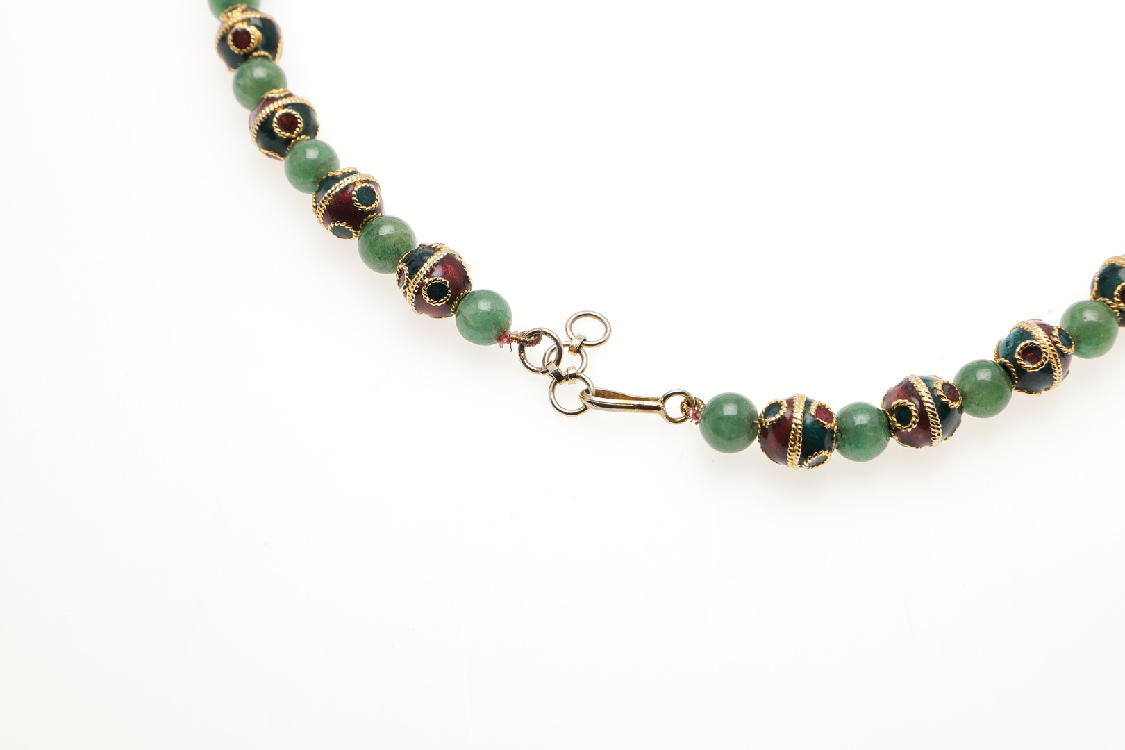 AN ENAMEL BEAD NECKLACE. - Image 3 of 6