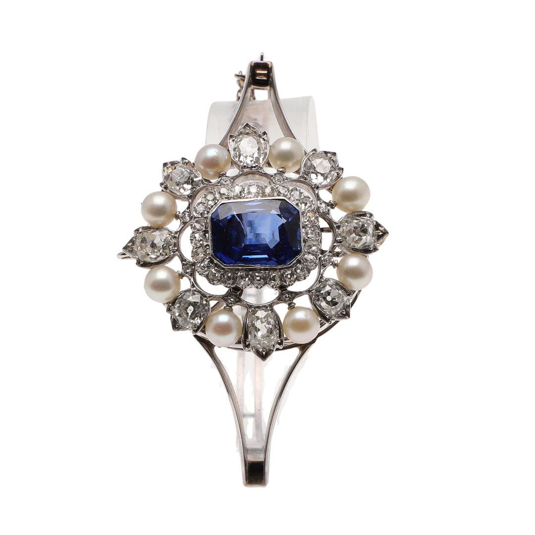 A SAPPHIRE AND NATURAL PEARL PENDANT, CONVERTING INTO A BRACELET AND A BROOCH. - Image 6 of 13