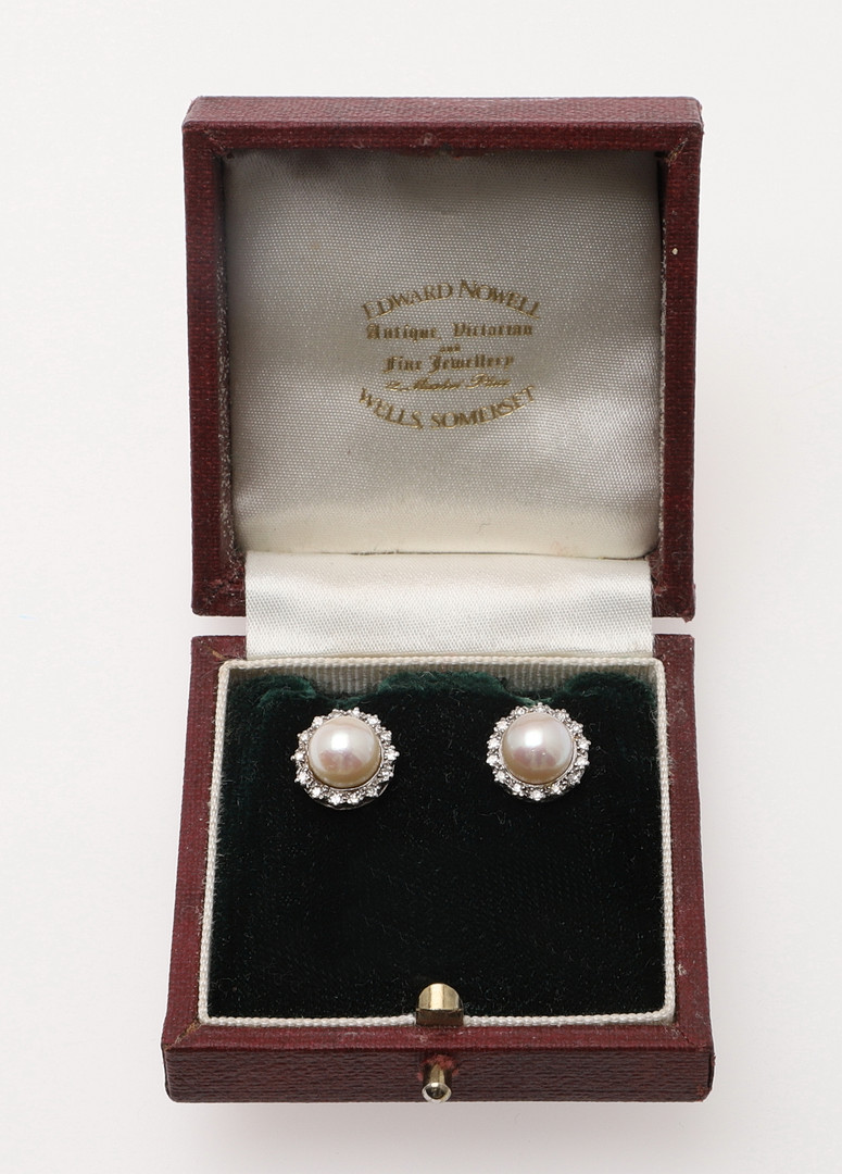 A PAIR OF CULTURED PEARL AND DIAMOND CLUSTER STUD EARRINGS. - Image 3 of 4