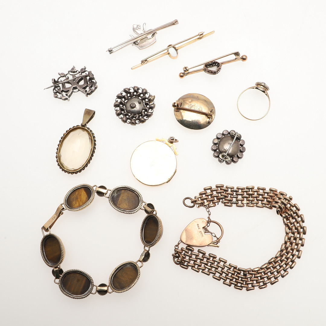 A QUANTITY OF JEWELLERY. - Image 8 of 9