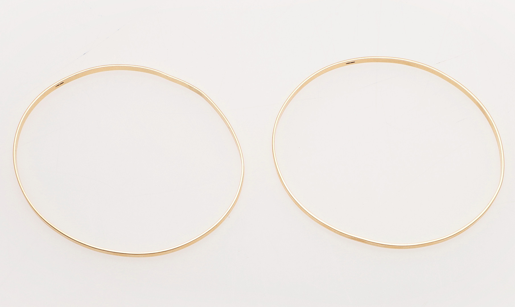 TWO 18CT GOLD BANGLES. - Image 4 of 4