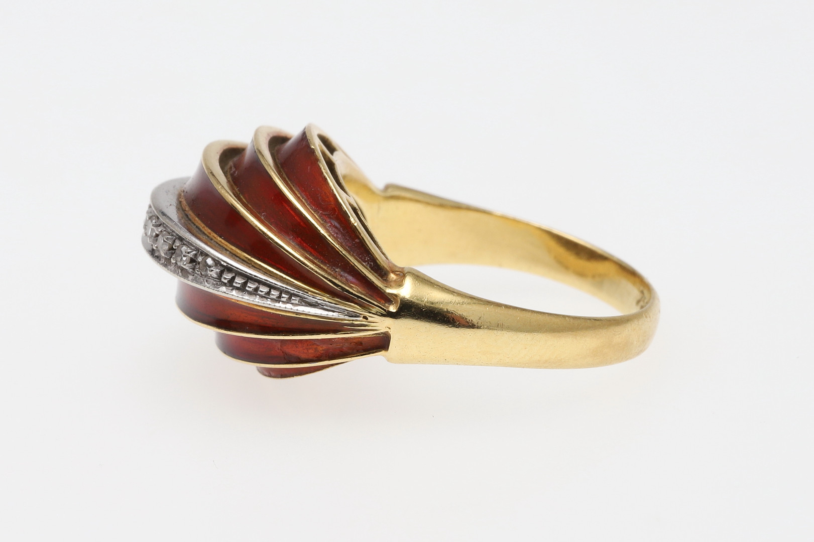 AN ENAMEL AND DIAMOND RING. - Image 2 of 5
