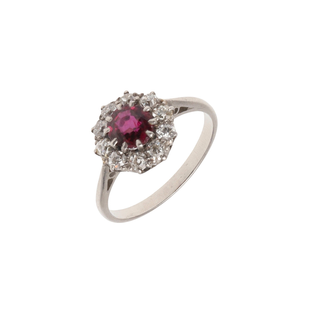 A RUBY AND DIAMOND CLUSTER RING.