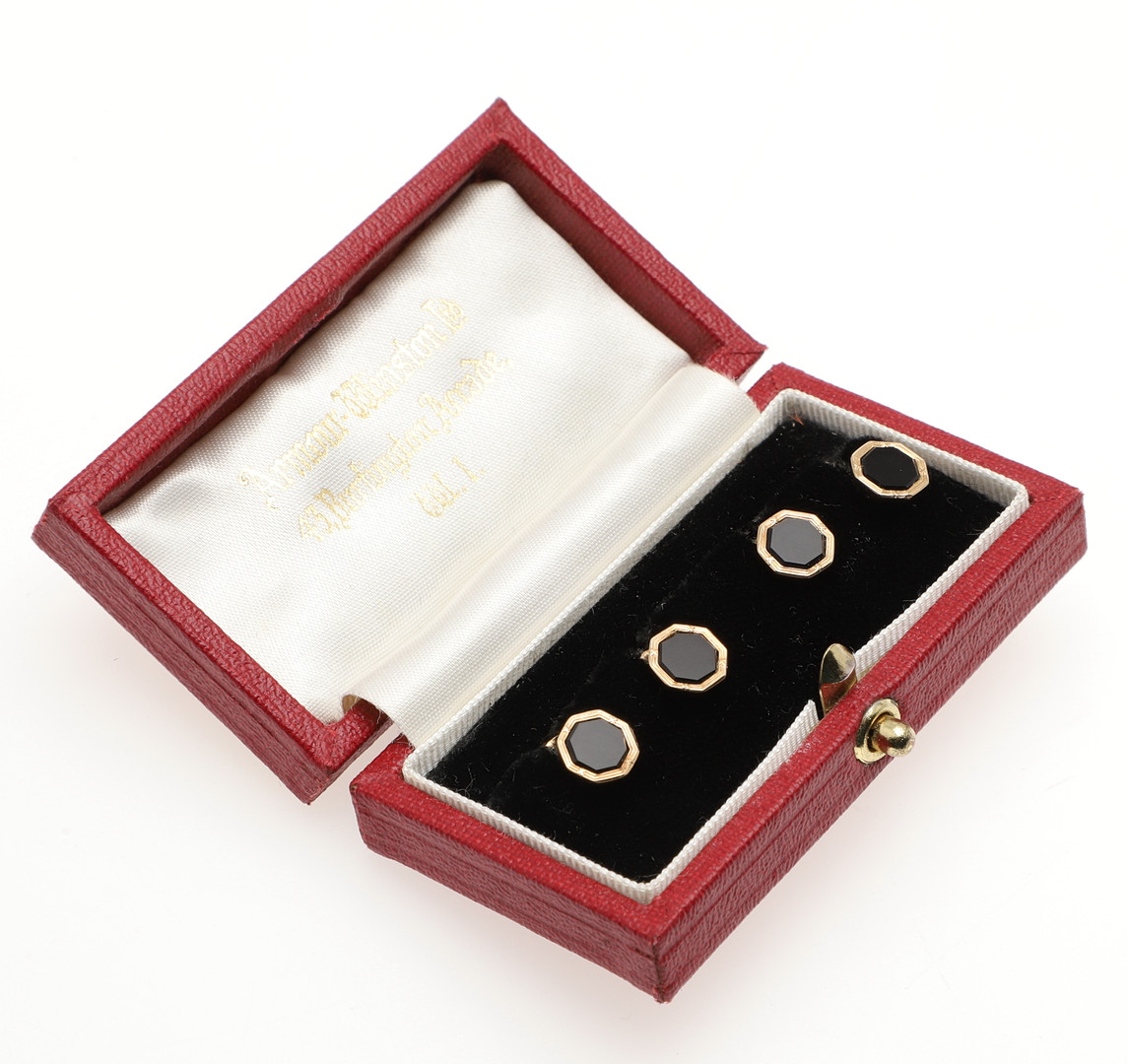 A SET OF FOUR BLACK ONYX AND 9CT GOLD DRESS STUDS BY CROP & FARR. - Image 4 of 4