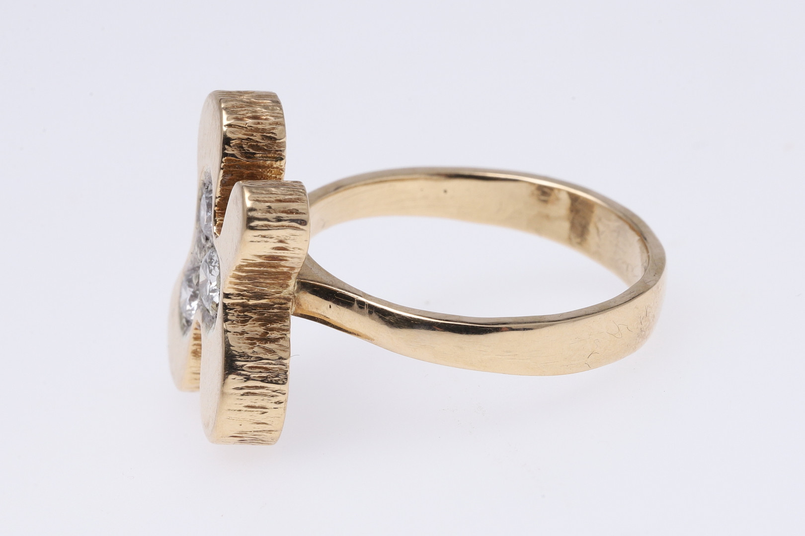 A DIAMOND AND GOLD RING BY OLE LYNGGAARD, COPENHAGEN. - Image 2 of 7