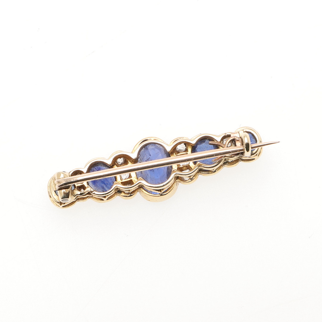 A SAPPHIRE AND DIAMOND BROOCH. - Image 3 of 4