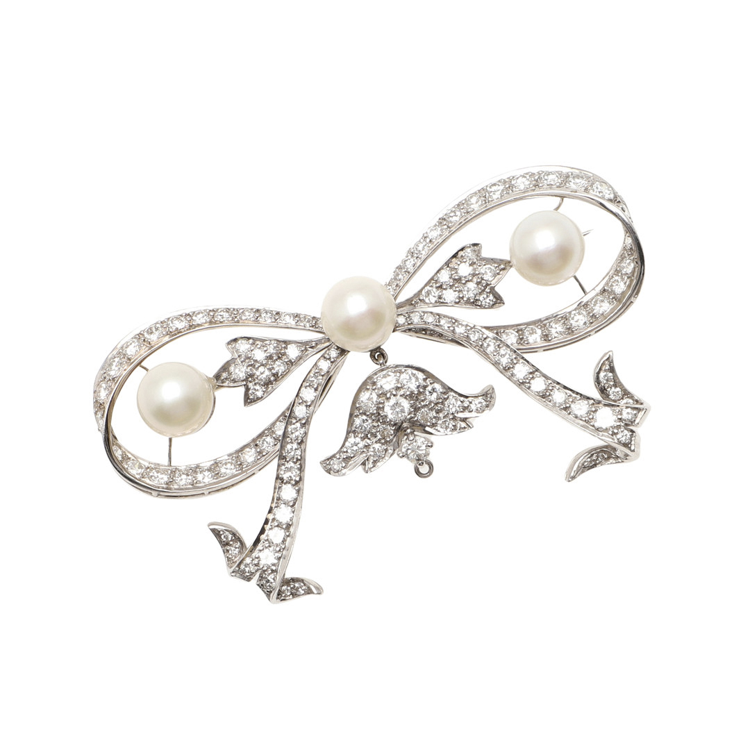 A DIAMOND AND CULTURED PEARL BOW BROOCH.