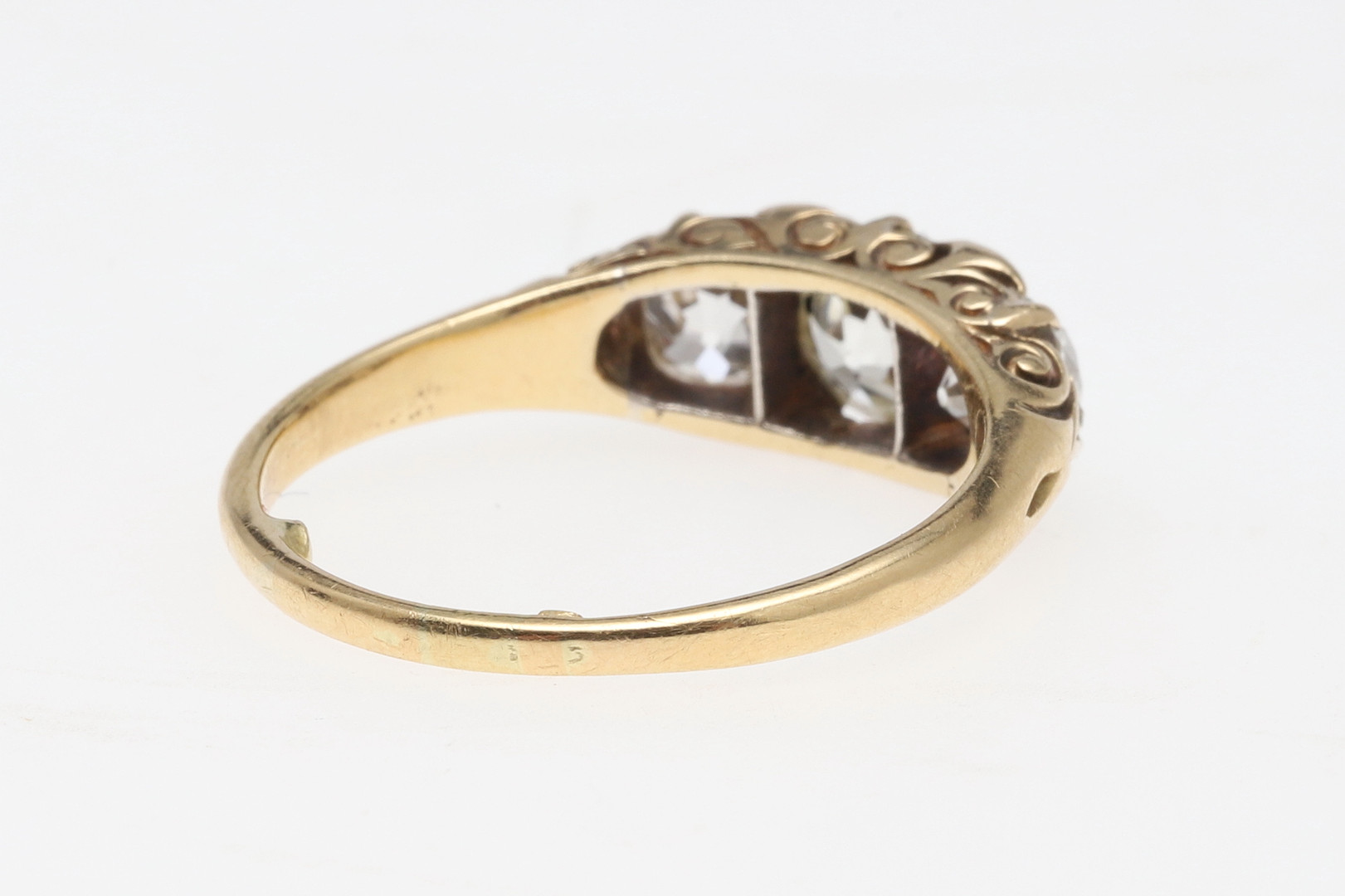 A VICTORIAN DIAMOND THREE STONE RING. - Image 5 of 5