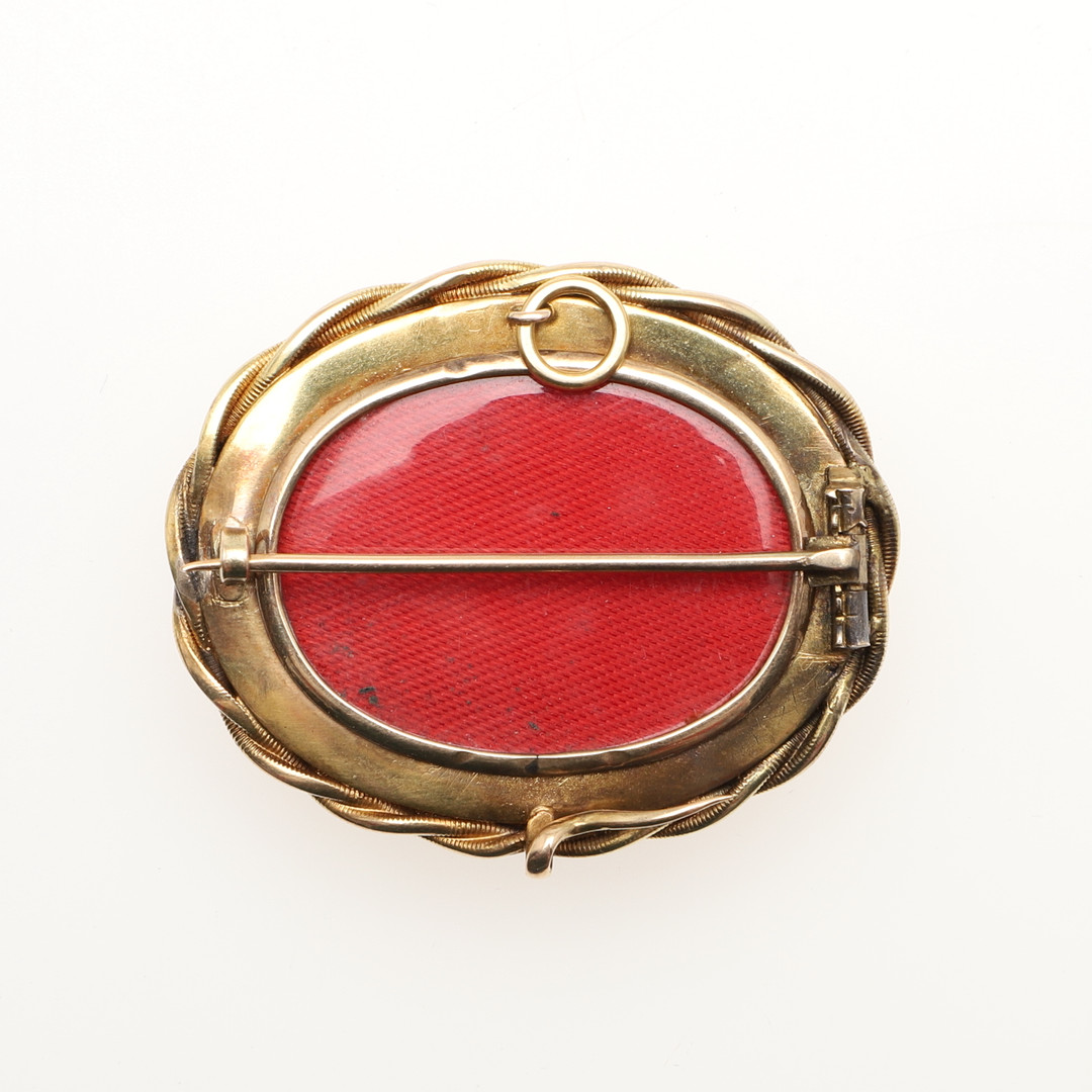 A VICTORIAN GOLD AND GEM SET BROOCH. - Image 2 of 2