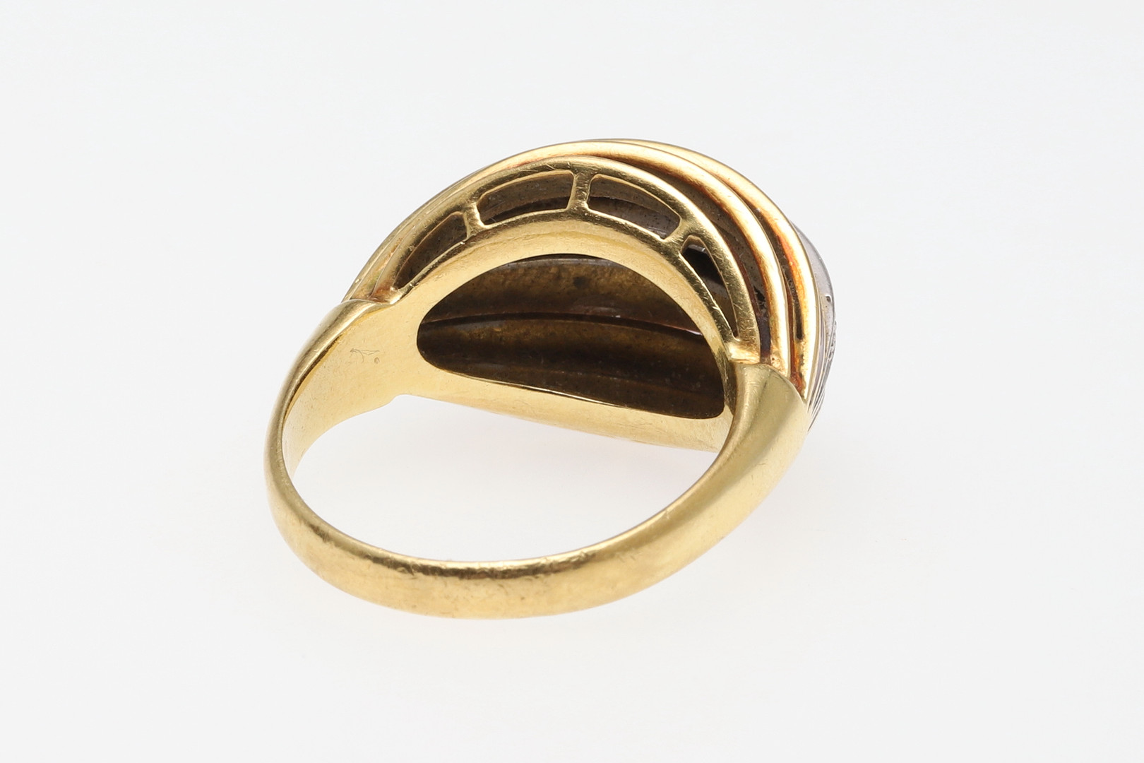 AN ENAMEL AND DIAMOND RING. - Image 3 of 5