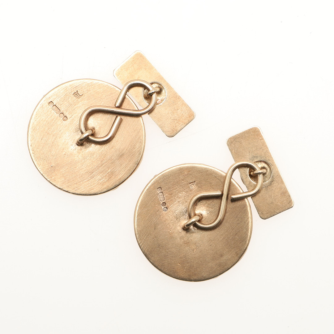 A PAIR OF 9CT GOLD CUFFLINKS. - Image 2 of 2